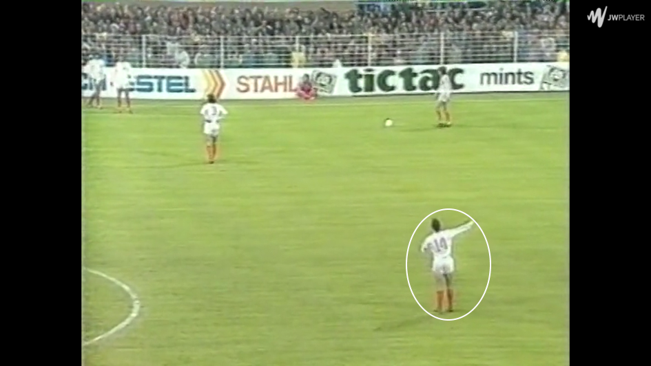 Pays-Bas 1974, Cruyff compense